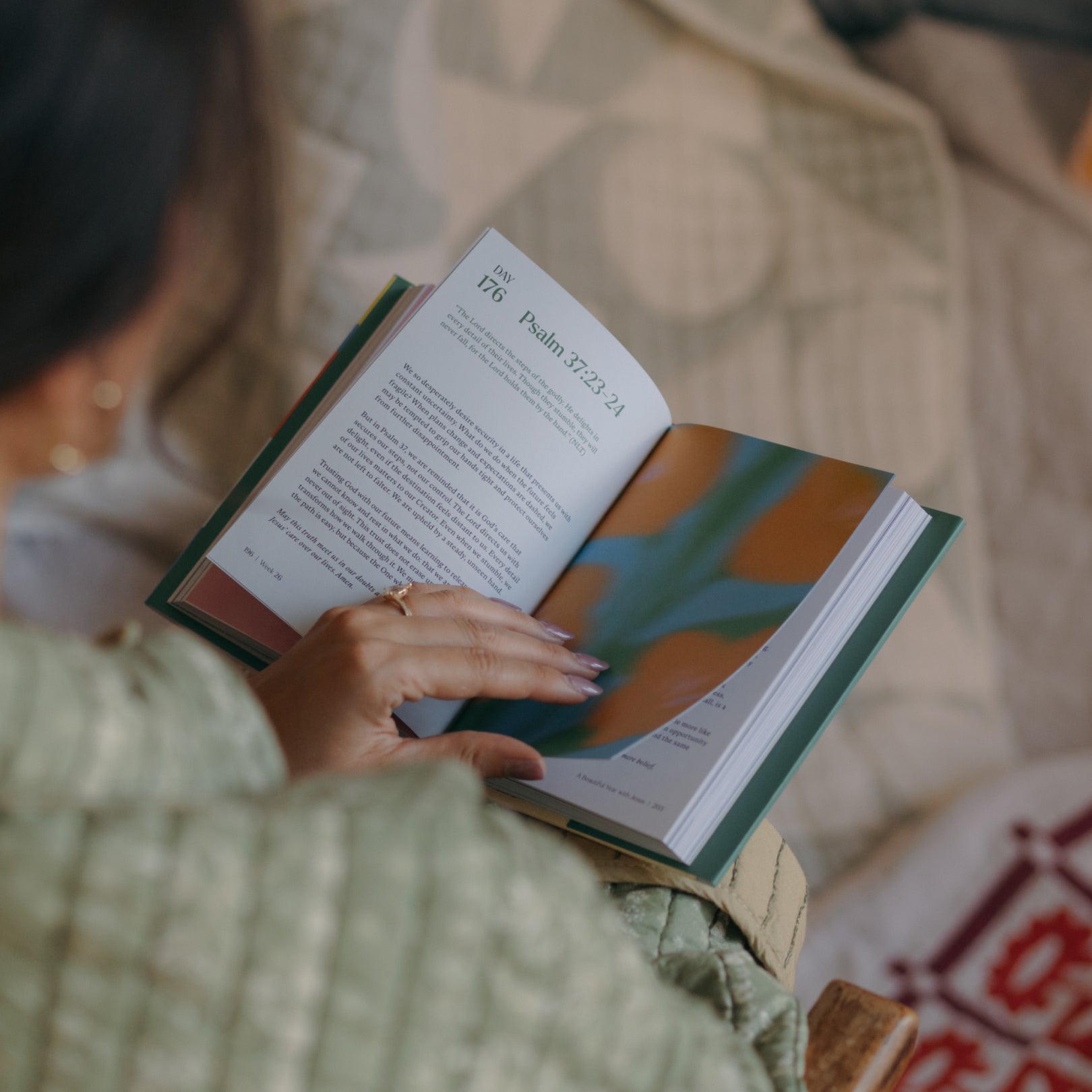 A Beautiful Year with Jesus: The 365 Day Bible Devotional